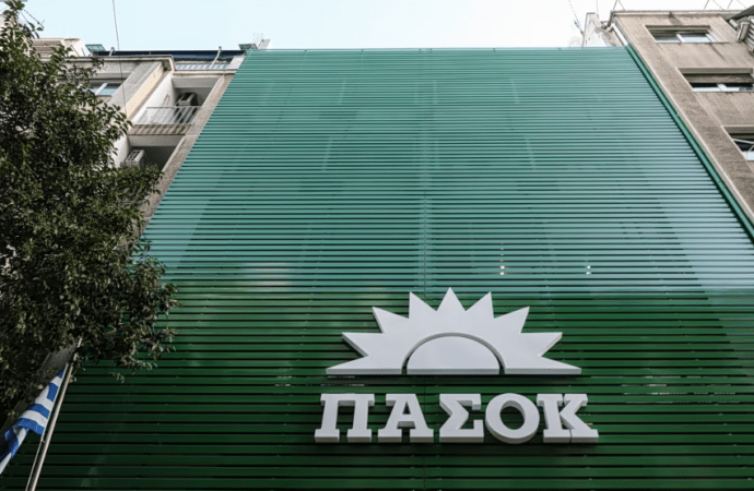 ΠΑΣΟΚ: Ο Τσίπρας συνεχίζει τις επιθέσεις χωρίς απαντήσεις για τη χρηματοδότηση της ΕΛΑΣ
