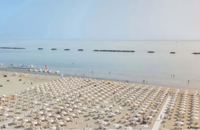 Πόλεμος της ξαπλώστρας και στην Ιταλία: Απλησίαστες τιμές για τη μέση οικογένεια