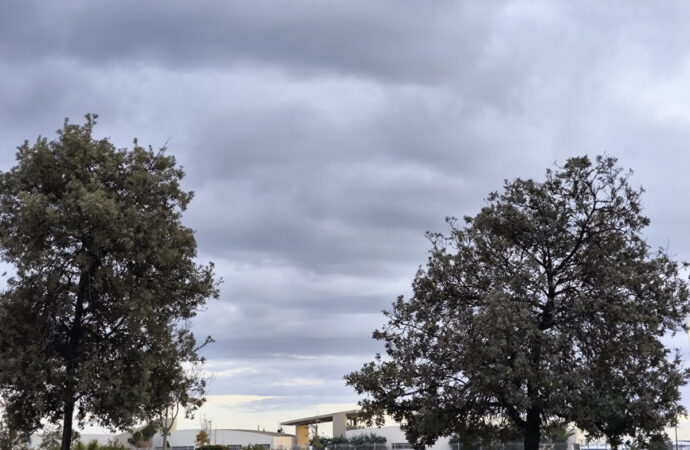 Καιρός: Στους 37 βαθμούς η θερμοκρασία την Τρίτη – Σε ποιες περιοχές θα σημειωθούν βροχές