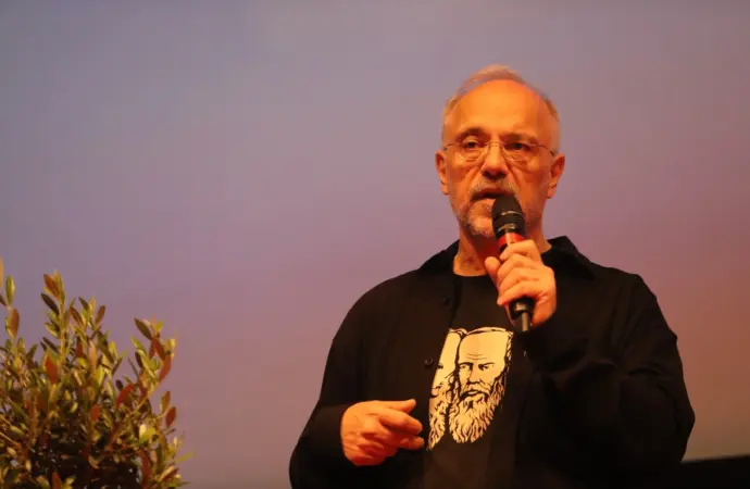 Αιχμηρό μήνυμα Αυγερινού μετά τη διαγραφή από την Καρυστιανού – Μωραίνει Κύριος