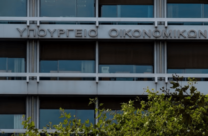 Το υπουργείο Οικονομικών επιχειρεί να καλύψει την αποτυχία του αποδομώντας τις προτάσεις του ΠΑΣΟΚ