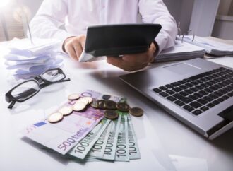 Ένας στους πέντε Έλληνες ζητά βοήθεια λογιστή για τη φορολογική δήλωση