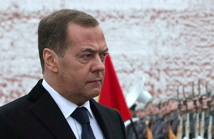 Ο Μεντβέντεφ απειλεί ότι η Λιθουανία θα εξαφανιστεί από τον χάρτη αν τοποθετήσει πυρηνικά κατά της Ρωσίας
