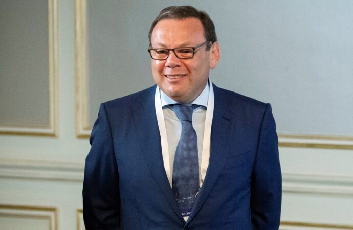 ΕΕ: Αίτημα να αφαιρεθούν δύο Ρώσοι ολιγάρχες από τη λίστα κυρώσεων, συνεχίζεται το αδιέξοδο