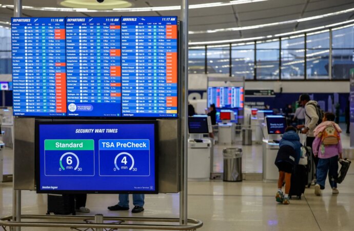 Σφοδρή καταιγίδα στα βορειοανατολικά των ΗΠΑ: Ακυρώσεις πτήσεων και χιλιάδες νοικοκυριά χωρίς ρεύμα