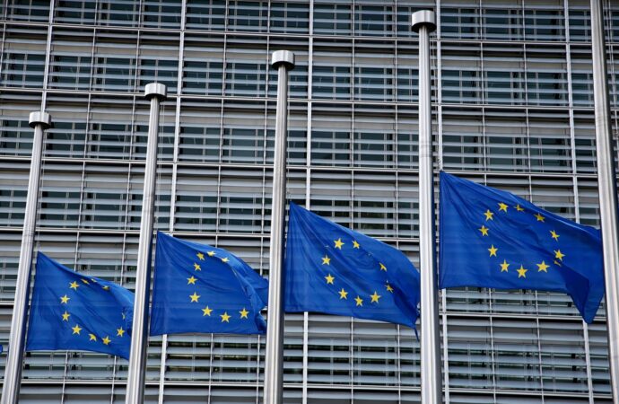 Η Κομισιόν προτείνει νέο ψηφιακό διαβατήριο για τους εργαζόμενους στην ΕΕ