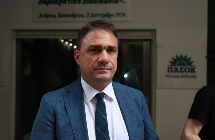 Από την «ισχυρή Ελλάδα» του πρωθυπουργού στην «ευάλωτη Ελλάδα» του Φλωρίδη, λέει ο Τσουκαλάς