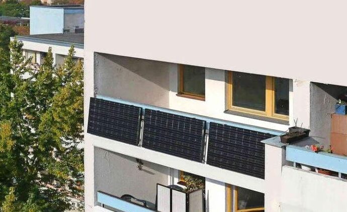 Φθηνότερο ρεύμα με μπαταρία και φωτοβολταϊκό στο μπαλκόνι: Τι αλλάζει