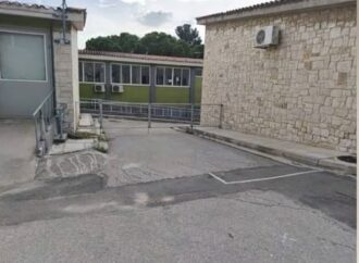 Ίλιον: Καταγγελία ότι 70 μαθητές με ΔΕΠΥ και αυτισμό στο ΕΝΕΕΓΥΛ κάνουν μάθημα σε αποθήκες