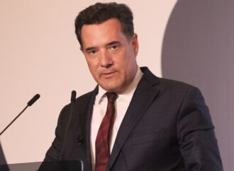 ΠΑΣΟΚ κατά Γεωργιάδη: Περιοδεύει στα τηλεοπτικά πάνελ και παραδέχεται ότι το καθεστώς εποπτείας είχε κενά