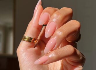 Bare nails στο στόχαστρο: ταξικό νύχι, κατηγορίες για «λευκή υπεροχή» και αντιδράσεις για το θέμα στο BBC