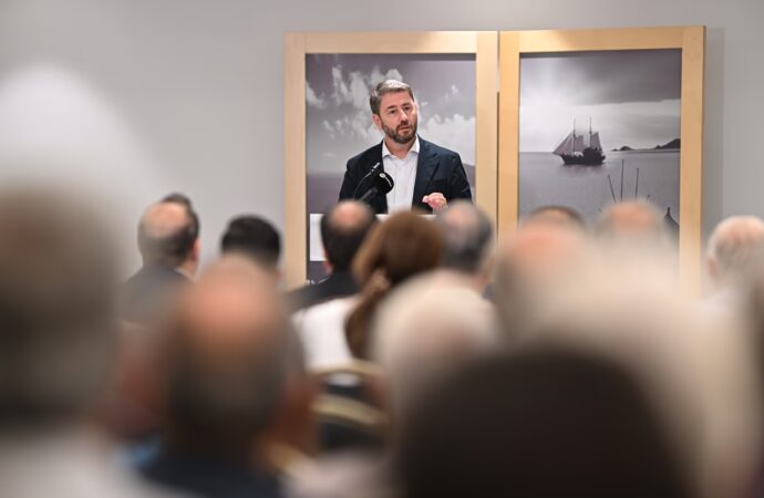 Ανδρουλάκης: Να απαντήσουμε στα διλήμματα Μητσοτάκης ή χάος και ή εμείς ή κανείς με πολιτική αλλαγή
