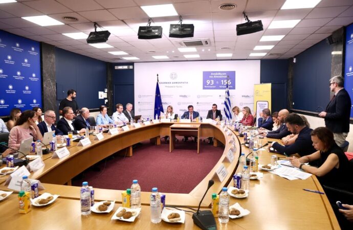 Γεωργιάδης: Αμαχητί «προσαρμογή» στις απώλειες ευρωπαϊκών πόρων για την Υγεία