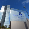 Ο άτοκος «κουμπαράς» της ΕΚΤ απειλεί τα έσοδα των τραπεζών
