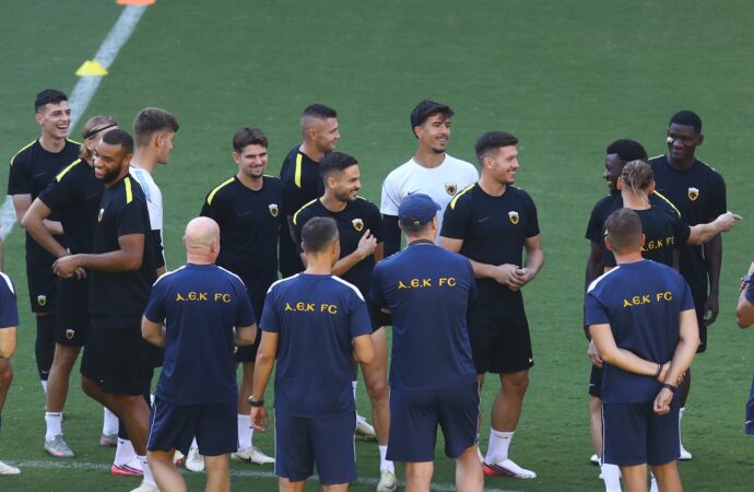 Ο Στρακόσια απουσίασε από την τελευταία προπόνηση της ΑΕΚ (pics)
