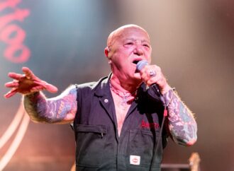 Πέθανε ο Άνγκρι Άντερσον, ο εκρηκτικός frontman των Rose Tattoo – Υπέστη ανακοπή σε συναυλία