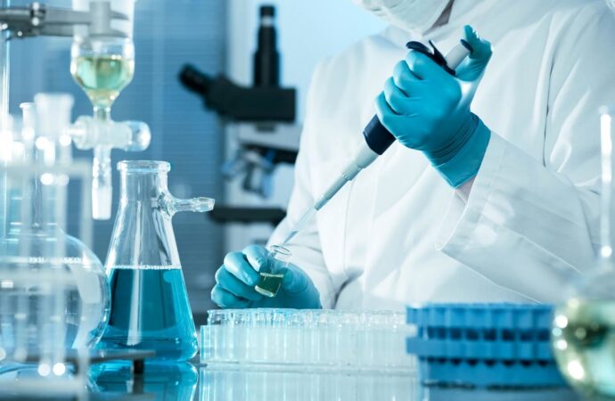 Ραγδαία πτώση στις κλινικές μελέτες, χωρίς αποτέλεσμα το επενδυτικό clawback