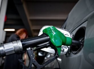 Ξέφρενο ράλι ανόδου στις τιμές των καυσίμων «ανατινάζει» τους οικογενειακούς προϋπολογισμούς