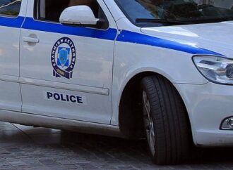 Αιματηρό επεισόδιο σε οικοδομή στη Γλυφάδα: 75χρονος τραυμάτισε 65χρονο με κοπίδι