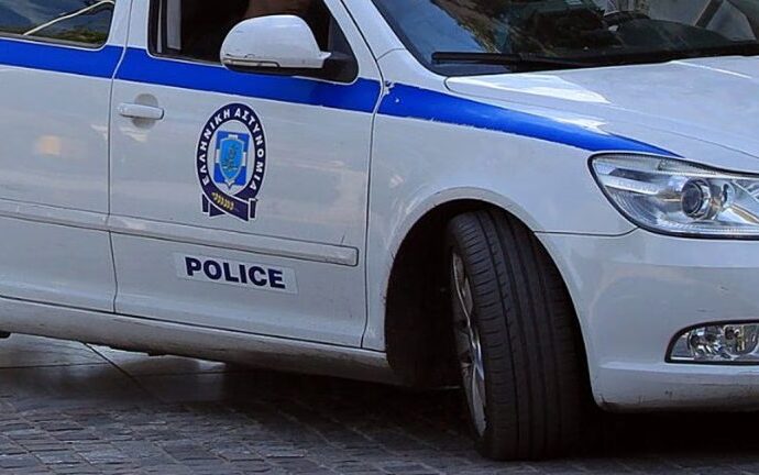 Αιματηρό επεισόδιο σε οικοδομή στη Γλυφάδα: 75χρονος τραυμάτισε 65χρονο με κοπίδι