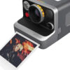 Polaroid Mod: Η αναλογική κάμερα που αντιστέκεται στην κυριαρχία της τεχνητής νοημοσύνης