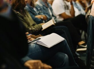Εκπαίδευση ενηλίκων: Ουραγοί στην Ευρώπη οι Έλληνες – Πού κατέληξε το 1 δισ. του ΤΑΑ για δράσεις κατάρτισης;