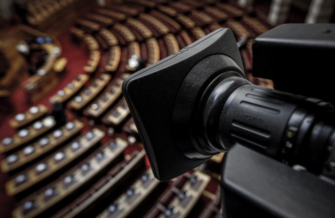 Απολιτικοποίηση: ο ρόλος των κομμάτων και των επαγγελματικών στελεχών