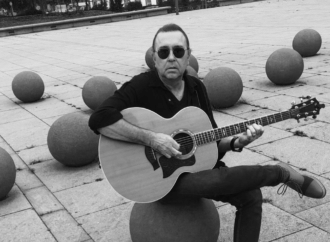 Πέθανε ξαφνικά στα 73 του ο ιδρυτής των Pavlov’s Dog, David Surkamp