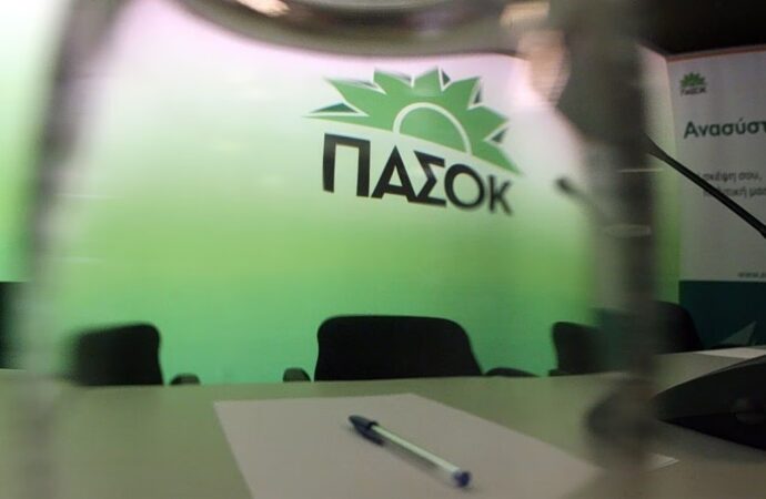 Ο Τσουκαλάς κατηγορεί τον Μητσοτάκη ότι δεν θέλει ούτε μπορεί να προστατεύσει την κοινωνία και ενδιαφέρεται μόνο για ψηφοθηρία