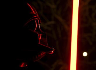 Star Wars: Σε δημοπρασία το φωτόσπαθο του Νταρθ Βέιντερ από την εμβληματική σκηνή με τον Λουκ Σκαϊγουόκερ