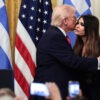 Ο Ντόναλντ Τραμπ επιβεβαιώνει ότι εξετάζει την απομάκρυνση της Κίμπερλι Γκιλφόιλ