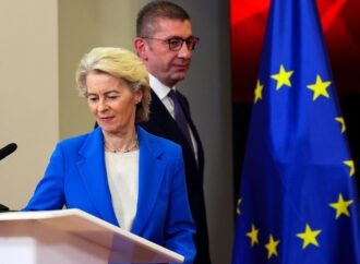 Μανιάτης και Αρναούτογλου ζητούν πλήρη σεβασμό της Συμφωνίας των Πρεσπών μετά τις δηλώσεις φον ντερ Λάιεν