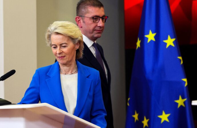 Μανιάτης και Αρναούτογλου ζητούν πλήρη σεβασμό της Συμφωνίας των Πρεσπών μετά τις δηλώσεις φον ντερ Λάιεν