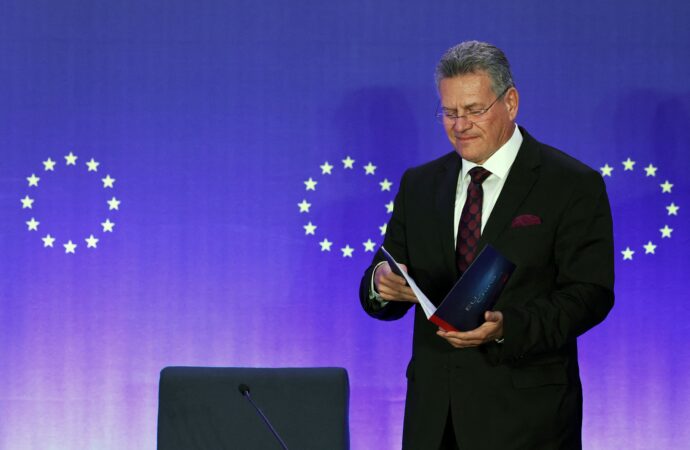 ΕΕ–Κίνα: Εμπορική συμφωνία με λιγότερες εισαγωγές κινεζικών υβριδικών οχημάτων και χαμηλότερους δασμούς στα ευρωπαϊκά προϊόντα