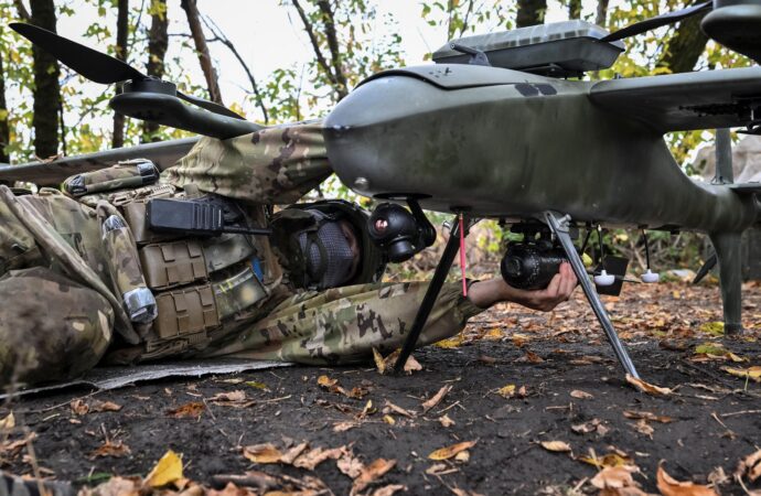 Πολύνεκρες επιθέσεις με drones σε Ουκρανία και Αγία Πετρούπολη προκάλεσαν σοβαρές ζημιές σε υποδομές και κατοικίες