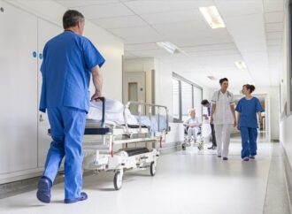 Νοσηλευτές και διασώστες: Πώς μπορούν να συνταξιοδοτηθούν νωρίτερα