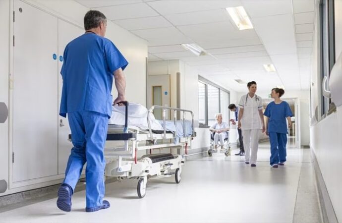 Νοσηλευτές και διασώστες: Πώς μπορούν να συνταξιοδοτηθούν νωρίτερα