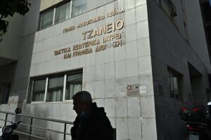 Τζάνειο: Διασωληνωμένη στη ΜΕΘ 21χρονη που έπεσε σε κώμα – Τι εξετάζουν οι Αρχές
