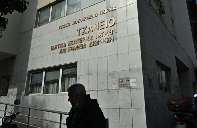Τζάνειο: Διασωληνωμένη στη ΜΕΘ 21χρονη που έπεσε σε κώμα – Τι εξετάζουν οι Αρχές