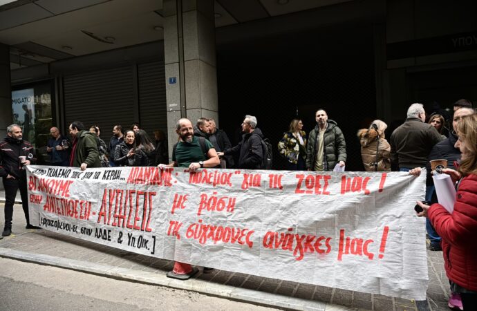 Κυλιόμενες στάσεις εργασίας στις ΔΟΥ έως την πανελλαδική απεργία στις 25 Νοεμβρίου – Αναλυτικά το πρόγραμμα