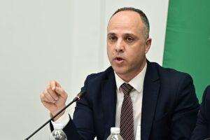 Κεσσές κατά Φλωρίδη: Απαντήσεις για τις υποκλοπές – «Φλέβα διαφθοράς» στην καρδιά του Κράτους Δικαίου