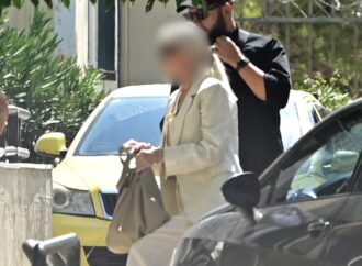 Υπόθεση Μαζωνάκη: Ο συνήγορος της προφυλακισμένης γιατρού διαβεβαιώνει ότι έχει πιστοποίηση για όσα κάνει