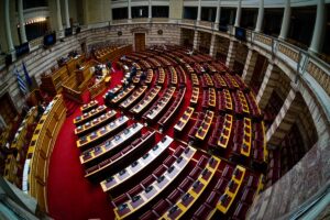 Βουλή: Αντιδράσεις της αντιπολίτευσης για την τροπολογία στο πετρέλαιο θέρμανσης – Ζητούν πλαφόν στα κέρδη των διυλιστηρίων