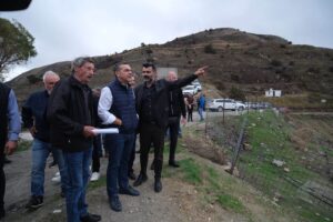 Η στήριξη των πραγματικών παραγωγών είναι εθνική υπόθεση, όχι των εισοδηματιών του Κολωνακίου, τονίζει ο Τσίπρας