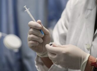 Νέες συστάσεις εμβολιασμού για γρίπη, Covid-19 και RSV ενόψει χειμώνα από τον ΕΟΔΥ