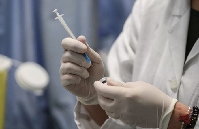 Νέες συστάσεις εμβολιασμού για γρίπη, Covid-19 και RSV ενόψει χειμώνα από τον ΕΟΔΥ