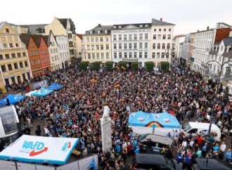 Εσωκομματικές πιέσεις στην AfD για στροφή στις αντιευρωπαϊκές της θέσεις