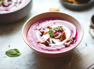 Κρύα σούπα με παντζάρι και γιαούρτι: εύκολη συνταγή