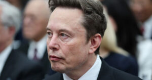 Ο Έλον Μασκ υπόσχεται μία μετοχή της SpaceX σε κάθε παιδί στις ΗΠΑ μέσα στο 2027