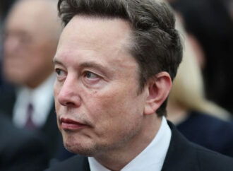 Ο Έλον Μασκ υπόσχεται μία μετοχή της SpaceX σε κάθε παιδί στις ΗΠΑ μέσα στο 2027
